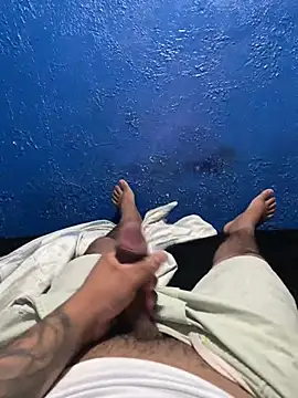 Snapshot of Alangostoso092 chatting on 01/13/26, 08:14 Alangostoso092 online show from 01/13/26, 08:14