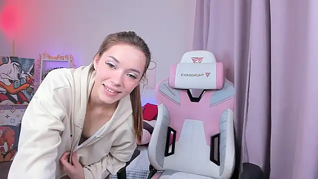 Snapshot of Leri_Dells chatting on 10/10/25, 03:05 Leri Dells online show from 10/10/25, 03:05