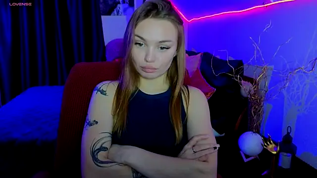 KitsyMoore online show from 12/04/25, 01:09