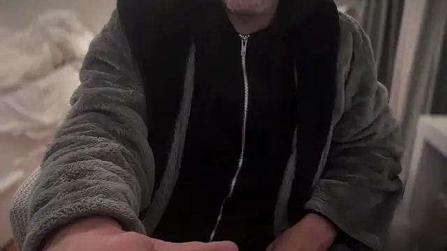 Snapshot of crisso06 chatting on 11/22/25, 06:18 crisso06 online show from 11/22/25, 06:18