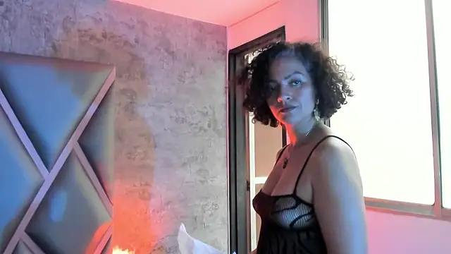 Isabella-Rosssi online show from 11/23/25, 04:51