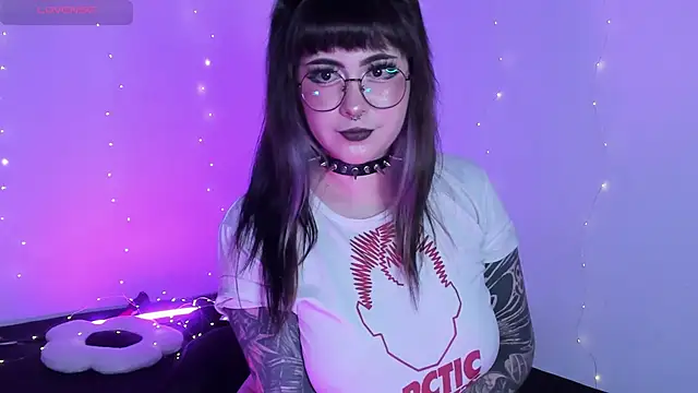 Snapshot of Hallucigenia_ chatting on 03/13/26, 01:01 Hallucigenia online show from 03/13/26, 01:01