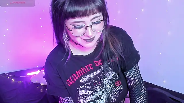 Snapshot of Hallucigenia_ chatting on 03/13/26, 10:16 Hallucigenia online show from 03/13/26, 10:16