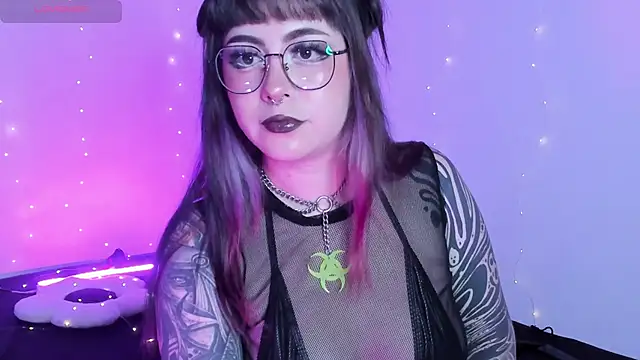 Snapshot of Hallucigenia_ chatting on 03/18/26, 08:45 Hallucigenia online show from 03/18/26, 08:45