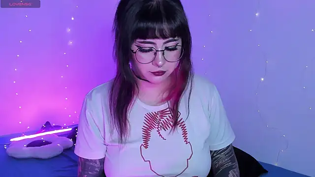 Snapshot of Hallucigenia_ chatting on 04/08/26, 09:15 Hallucigenia online show from 04/08/26, 09:15