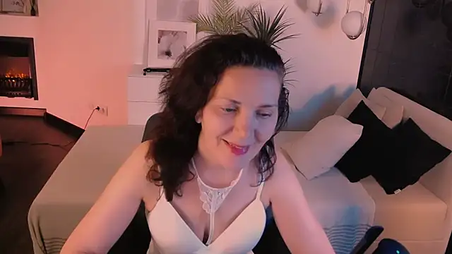 Irene Marlow online show from 10/17/25, 05:43