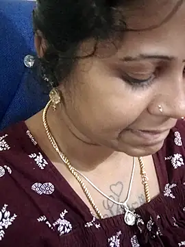 sweetqueen143 online show from 11/20/25, 04:29