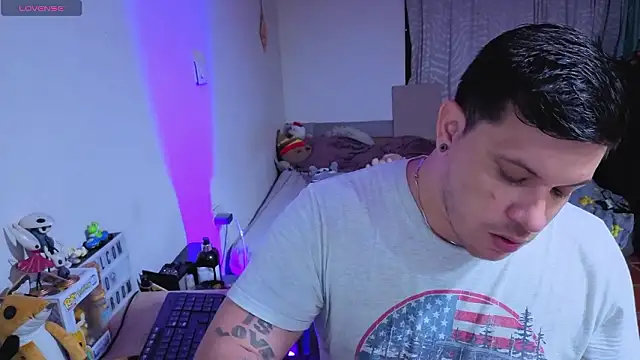 Snapshot of ryden_01 chatting on 03/15/26, 01:33 ryden 01 online show from 03/15/26, 01:33