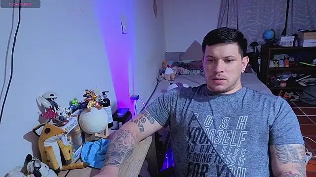 Snapshot of ryden_01 chatting on 03/19/26, 01:09 ryden 01 online show from 03/19/26, 01:09