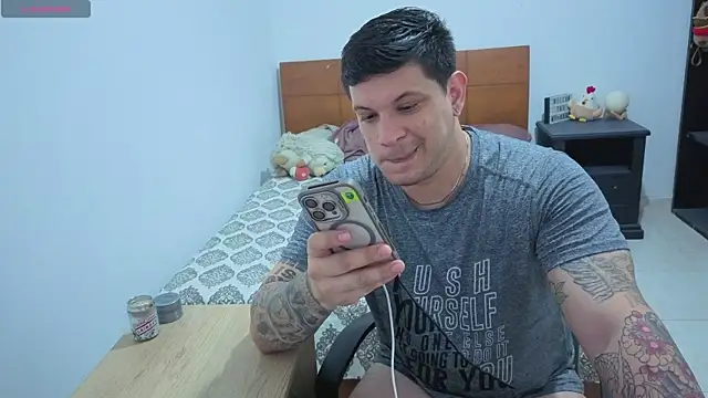 Snapshot of ryden_01 chatting on 03/28/26, 12:43 ryden 01 online show from 03/28/26, 12:43