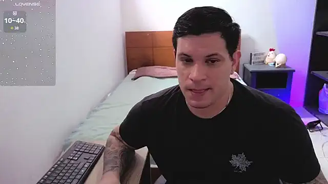 Snapshot of ryden_01 chatting on 04/10/26, 03:28 ryden 01 online show from 04/10/26, 03:28