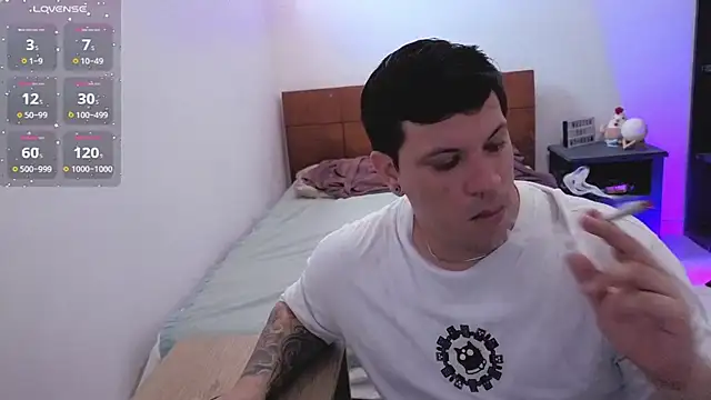 Snapshot of ryden_01 chatting on 04/12/26, 08:25 ryden 01 online show from 04/12/26, 08:25