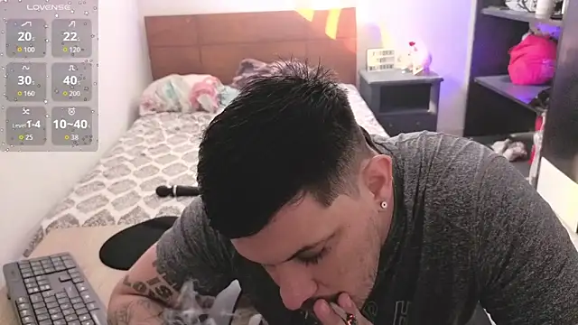 Snapshot of ryden_01 chatting on 04/19/26, 01:10 ryden 01 online show from 04/19/26, 01:10