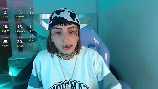 Gyal 8  online show from 10/24/25, 07:43