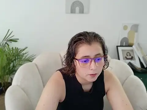 Snapshot of dirty_feelena chatting on 10/15/25, 05:02 dirty feelena online show from 10/15/25, 05:02