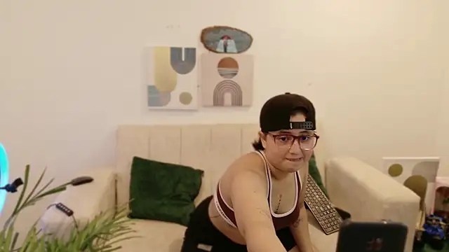 Snapshot of dirty_feelena chatting on 10/23/25, 03:44 dirty feelena online show from 10/23/25, 03:44