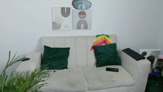 Snapshot of dirty_feelena chatting on 10/24/25, 06:04 dirty feelena online show from 10/24/25, 06:04