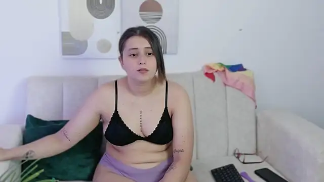 Snapshot of dirty_feelena chatting on 10/25/25, 04:35 dirty feelena online show from 10/25/25, 04:35