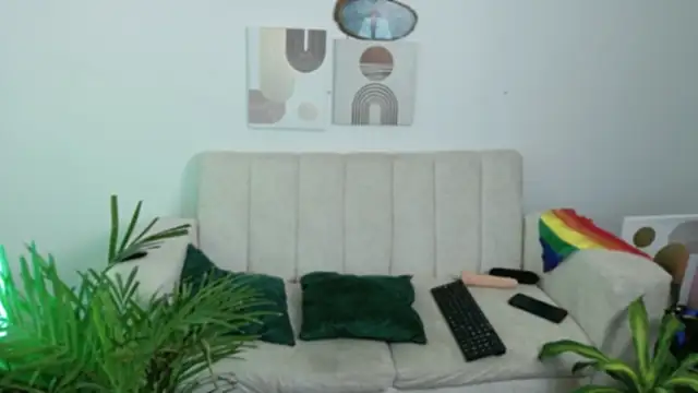 Snapshot of dirty_feelena chatting on 10/29/25, 06:53 dirty feelena online show from 10/29/25, 06:53