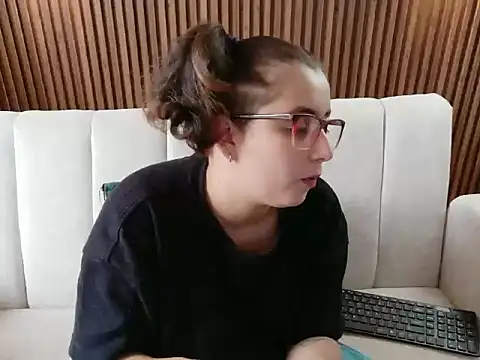 Snapshot of dirty_feelena chatting on 12/13/25, 07:53 dirty feelena online show from 12/13/25, 07:53