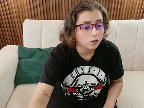 Snapshot of dirty_feelena chatting on 12/22/25, 06:05 dirty feelena online show from 12/22/25, 06:05