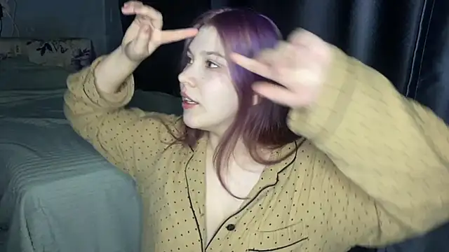 Elvira8cute online show from 10/22/25, 08:41