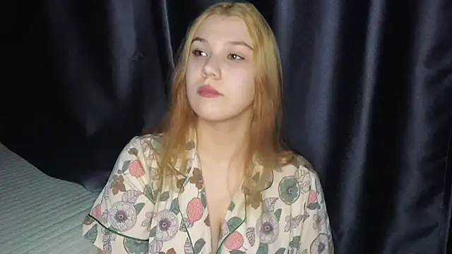 Elvira8cute online show from 10/30/25, 12:17