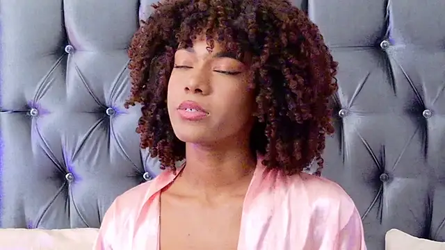 Snapshot of Stellaciel_ chatting on 11/05/25, 10:43 Stellaciel online show from 11/05/25, 10:43