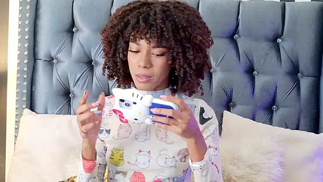 Snapshot of Stellaciel_ chatting on 11/19/25, 09:48 Stellaciel online show from 11/19/25, 09:48