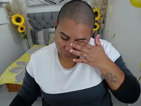 hotlesby valery online show from 10/17/25, 07:05