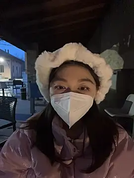 Snapshot of fioralba chatting on 01/17/26, 04:22 fioralba online show from 01/17/26, 04:22