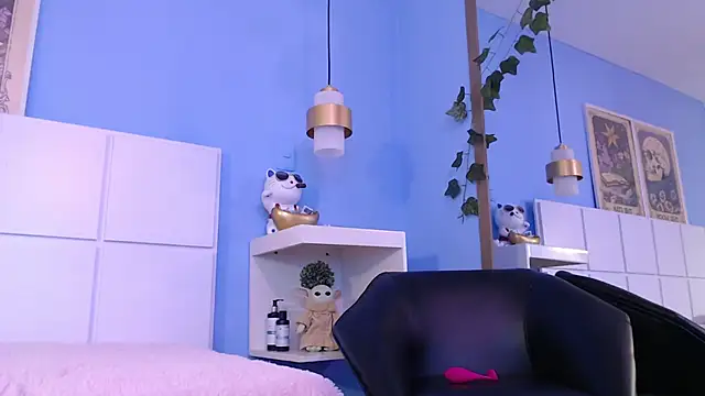 PenelopeBond online show from 10/28/25, 01:03