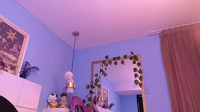 PenelopeBond online show from 12/18/25, 08:31