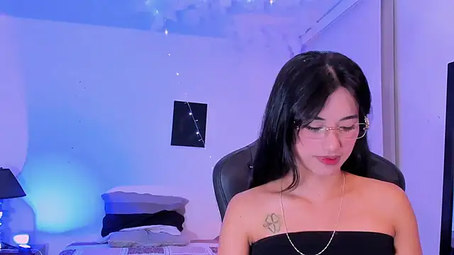 Snapshot of Rouse_Monroe chatting on 03/03/26, 12:33 Rouse Monroe online show from 03/03/26, 12:33