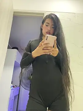 Snapshot of Rouse_Monroe chatting on 03/18/26, 02:26 Rouse Monroe online show from 03/18/26, 02:26