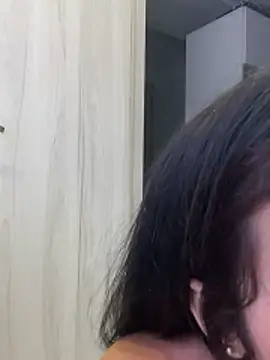 Snapshot of Rouse_Monroe chatting on 03/22/26, 01:42 Rouse Monroe online show from 03/22/26, 01:42