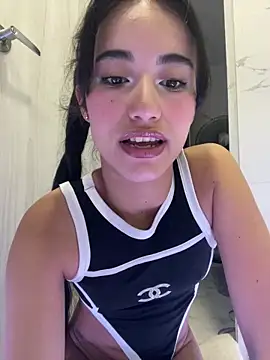 Snapshot of Rouse_Monroe chatting on 04/09/26, 02:11 Rouse Monroe online show from 04/09/26, 02:11