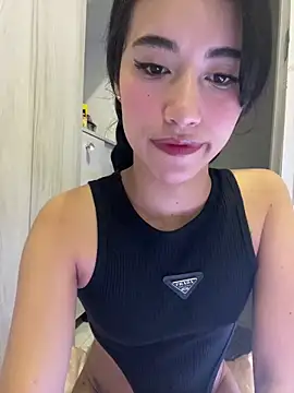 Snapshot of Rouse_Monroe chatting on 04/14/26, 02:50 Rouse Monroe online show from 04/14/26, 02:50