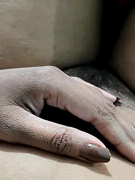 Snapshot of auntybbk chatting on 09/20/25, 04:57 auntybbk online show from 09/20/25, 04:57