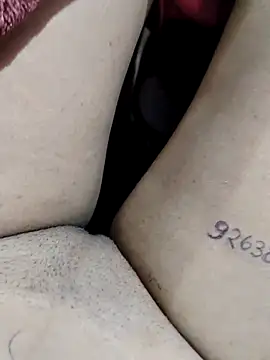 Snapshot of auntybbk chatting on 09/24/25, 08:01 auntybbk online show from 09/24/25, 08:01