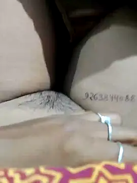 Snapshot of auntybbk chatting on 10/15/25, 07:58 auntybbk online show from 10/15/25, 07:58