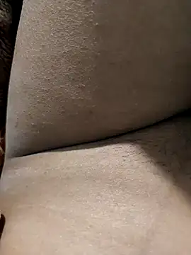 Snapshot of auntybbk chatting on 11/27/25, 05:37 auntybbk online show from 11/27/25, 05:37