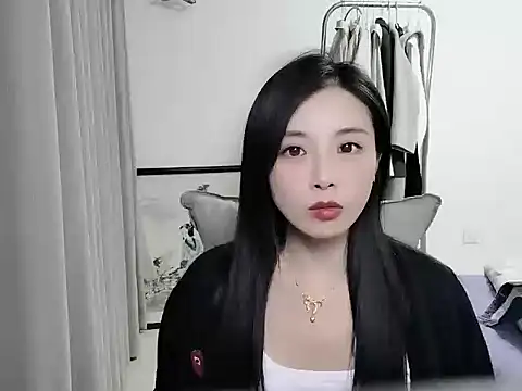 Snapshot of Mien-MM chatting on 10/18/25, 01:45 Mien-MM online show from 10/18/25, 01:45