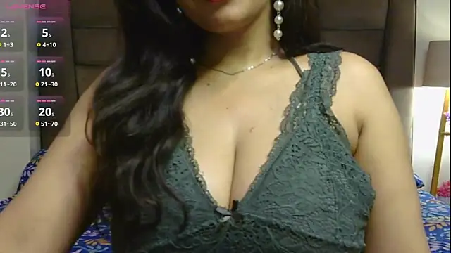 Snapshot of Hey_Jully chatting on 04/30/26, 06:20 Hey Jully online show from 04/30/26, 06:20