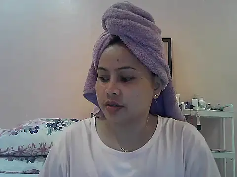 Snapshot of Amarrahlyn chatting on 11/12/25, 09:53 Amarrahlyn online show from 11/12/25, 09:53