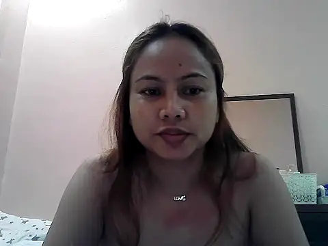 Snapshot of Amarrahlyn chatting on 11/15/25, 09:43 Amarrahlyn online show from 11/15/25, 09:43