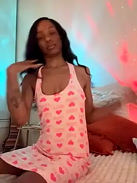 Snapshot of LoveDreaux chatting on 12/15/25, 01:54 LoveDreaux online show from 12/15/25, 01:54