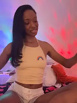 Snapshot of LoveDreaux chatting on 02/26/26, 04:55 LoveDreaux online show from 02/26/26, 04:55