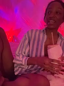 Snapshot of LoveDreaux chatting on 03/06/26, 07:05 LoveDreaux online show from 03/06/26, 07:05