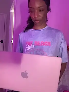 Snapshot of LoveDreaux chatting on 03/31/26, 06:58 LoveDreaux online show from 03/31/26, 06:58